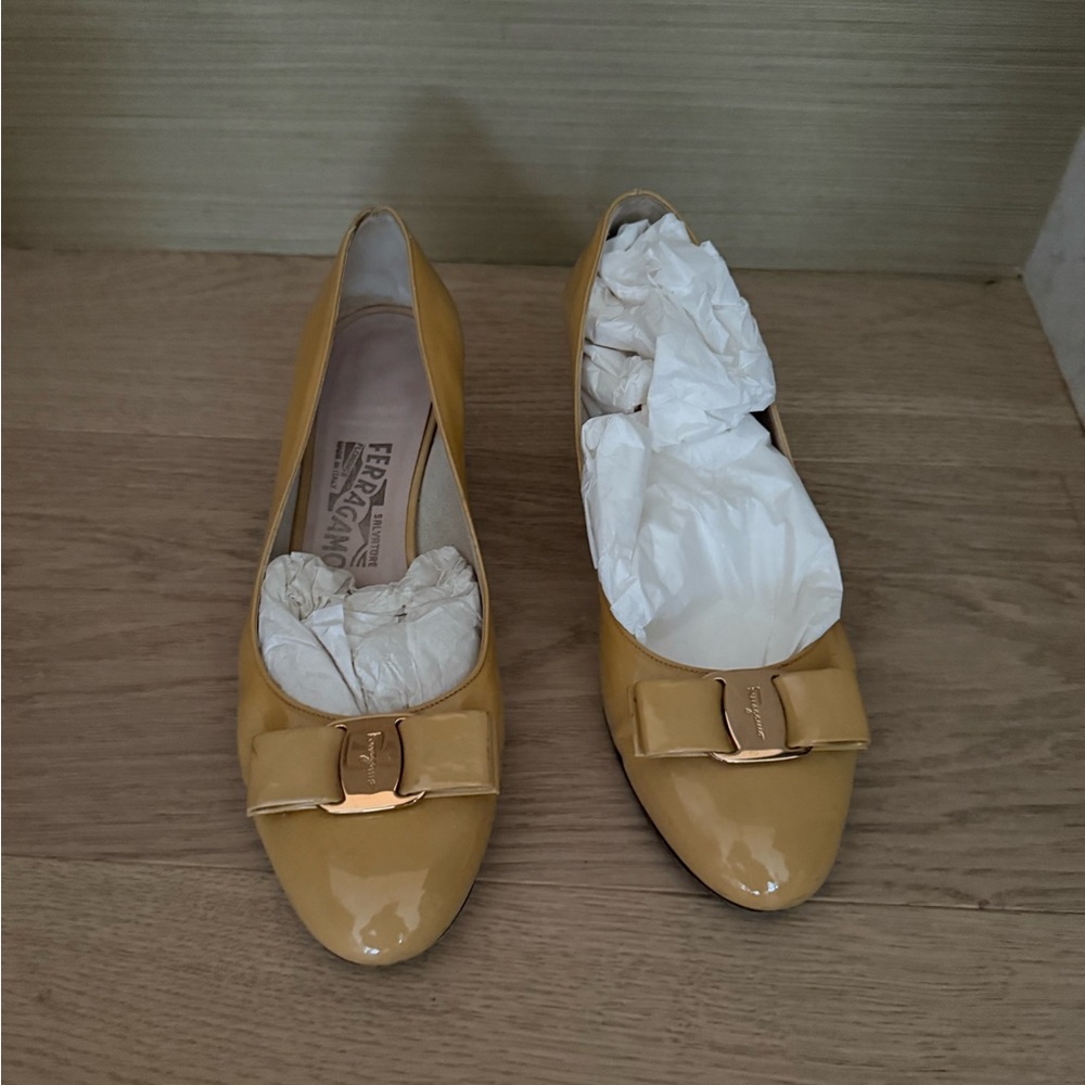 Salvatore Ferragamo Women's Beige Patent Leather Shoes